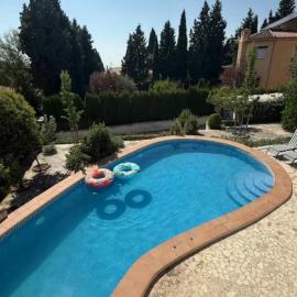 Villa Rural con Piscina y Terraza con Vistas a la Sierra, Hotel in Alfacar