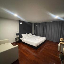 โรงแรม B24 Hostel, Hotel in Ban Lam Ta Sao Tai