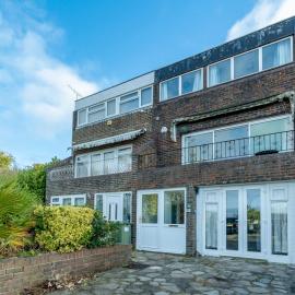 Pass the Keys Large 4 Bedroom Home Stunning views Contractor