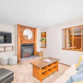 North Appleton Family Home - 3 bedroom Fenced Yard، فندق في أبيلتون