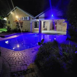 Happy Holiday Lodge, hotel u gradu Meer en See