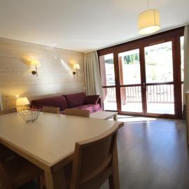 Flaine: 4P au pied des pistes, piscine, parking, 8 pers - FR-1-687-15، فندق في Arâches-la-Frasse
