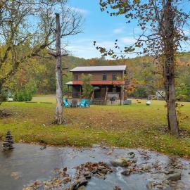 Creekside Cabin, hotel en Cosby