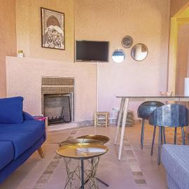 Waky Club - Designer Flat