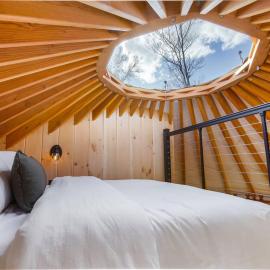 Starlit Haven - Modern Yurt, khách sạn ở Reynoldsville