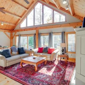 1 Mi to Mt Snow: 'Luna Stella' Home w/ Fireplace, Hotel in West Dover