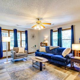 Lake Guntersville Hideaway! Home on Over 2 Acres، فندق في سكوتسبورو