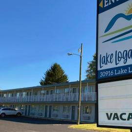 Lake Logan Inn, viešbutis mieste Loganas