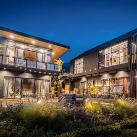 Lake-Front Luxury Villa, hotel a Bedugul