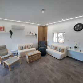 Daskalio Waves Appartment Filias، فندق في Dhaskalión
