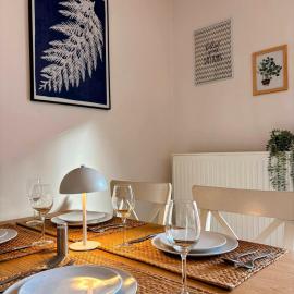 Elegant Apartment with Private Parking, close to Paris, hotel a Le Blanc-Mesnil
