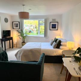 Worthing - Garden Pad Studio with FREE on street PARKING