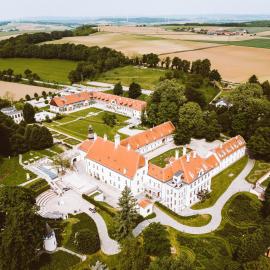 Schloss Thalheim, хотел в Санкт Пьолтен