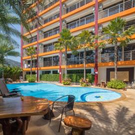 NARA Condo 1BR Pool View NBC Nai Harn, hotel in Nai Harn Beach