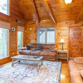 Hillside Loft with Hot Tub Red River
