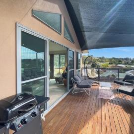 Villa Franco Pet Friendly Walk to the Beach