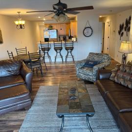 Lake Front and Calm Waters at Miramar 3BR 2BA, Hotel in Camdenton