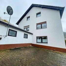 Romantic apartment with garden, hotelli kohteessa Birresborn