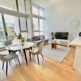 Modern Two-Level Apartment in the Heart of Epping، فندق في Epping