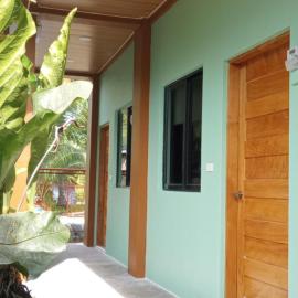 Sardine Travellers Inn, hotel u gradu Moalboal