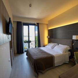 Hotel Giardino โรงแรมในอาโรนา