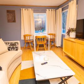 3 Bedroom Gardenside Downtown Home, hotel Whitehorse-ban