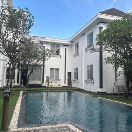 Orova Hotel, hotel i Ấp Phú Thọ