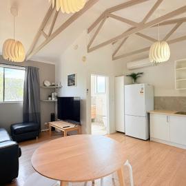 Beachside Cabin No 1 at Island Beach, hotel di Island Beach