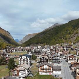 Comfortable studio near Saas-Fee ideal for couples, khách sạn ở Saas-Grund