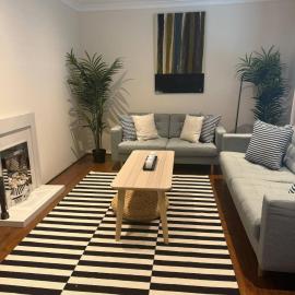 Bright 3-Bed House 6 Min to Elizabeth Line