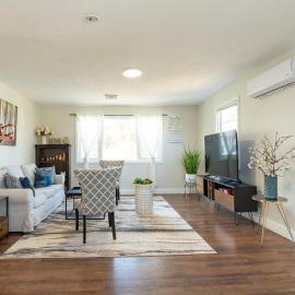 12BCozy 3BR Apartment with Koi Pond in Worcester, hotel Millbury városában
