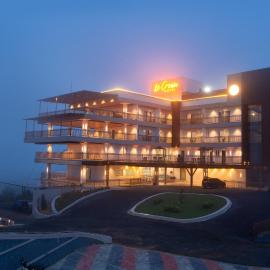 Le Crown Hotel