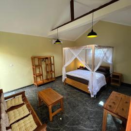 Gifal Surf Camp & Cottage, hotel in Wainapal