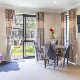 New two Bedroom house attached to main house, hotel in Pukekohe East