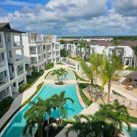 Ghibli 401 Top Floor Tropical Retreat Pool View