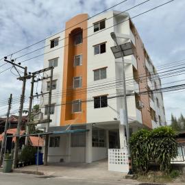 บ้านบี เซอร์วิส อพาร์ตเมนต์, hotel u gradu Si Racha