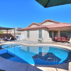 Private Mini Serene Oasis with Pool โรงแรมในMaricopa