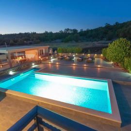 Amazing Home In Ugljane