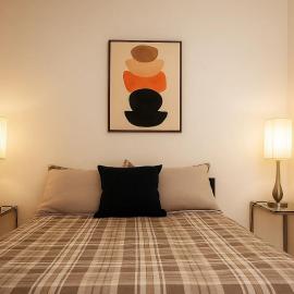 Downtown Private Room & Workspace Metros Sherbrooke & Berri! Fast Wifi!