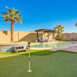 Backyard Oasis! Group-Friendly San Tan Valley Home, Hotel in Queen Creek