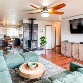 Hike & Golf: Farmington Home 1 Mi to Animas River!, hotel in Farmington