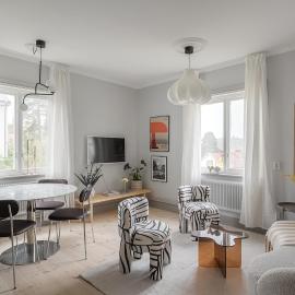 Stylish 2BR Apartment in Central Sundbyberg, hotelli kohteessa Sundbyberg