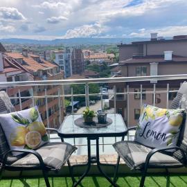 Cozy apartment Alba with two bedrooms!, hotel a Blagoevgrad