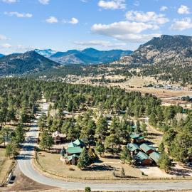 Mountain Shadows Cabins, hótel í Estes Park