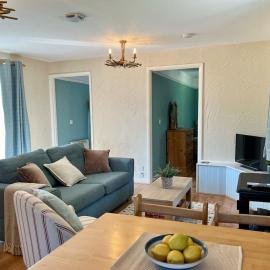 Charming Barn - 2 Bed, hotel di Westward Ho