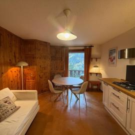 Studio with Mont Blanc View & Garage Courmayeur, hotel u gradu 'Verrand'
