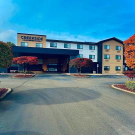 Creekside Hotel & Suites, hotel di Canyonville