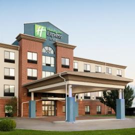 Holiday Inn Express Pratt by IHG、Prattのホテル