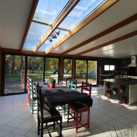 Maison en pierre lumineuse avec véranda & jardin clos, 8 pers entre Nantes et la mer, Hotel in Pocazet