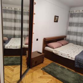 3- х комнатная квартира в центре، فندق في روفنو